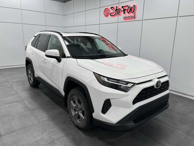 2022 Toyota RAV4 XLE AWD - TOIT OUVRANT - SIEGES CHAUFFANTS - MA dans Autos et camions  à Ville de Québec