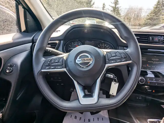 2021 Nissan Qashqai S AWD | ONE OWNER | CARPLAY | ALLOYS | BSM | dans Autos et camions dans Région de Markham/York - Image 19