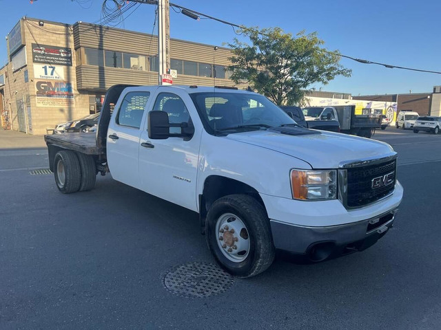 2013 GMC Sierra 3500HD Dually 4WD Crew Cab Flat Bed in Cars & Trucks in City of Toronto