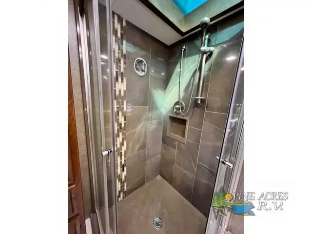 2016 Entegra Coach Anthem 42RBQ 42 Miles All New Tires ! in RVs & Motorhomes in Moncton - Image 61