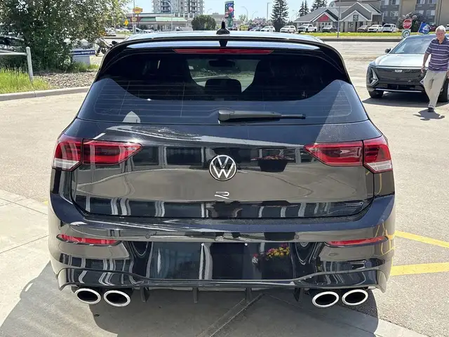 2024 Volkswagen Golf R BASE dans Autos et camions dans Ville d’Edmonton - Image 9