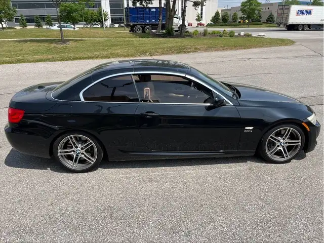 2011 BMW 3 Series Cabriolet 335is in Cars & Trucks in Mississauga / Peel Region - Image 5