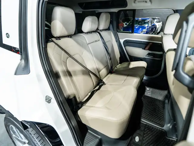2023 Land Rover Defender 110 SE/PANO/360 CAM/MERIDIAN/CARPLAY/CL in Cars & Trucks in Mississauga / Peel Region - Image 26