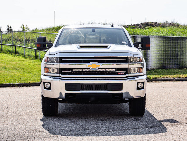 2018 Chevrolet Silverado 3500HD LT 6.6L in Cars & Trucks in Strathcona County - Image 3