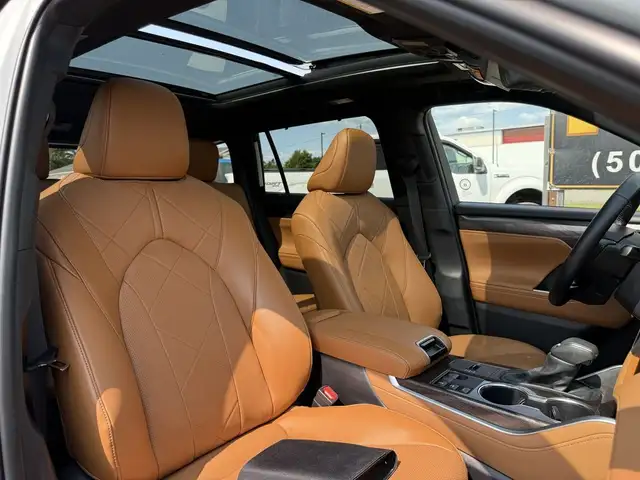 2025 Toyota Highlander HYBRID! PLATINUM! AWD! LOOK AT THAT INTER in Cars & Trucks in Miramichi - Image 32