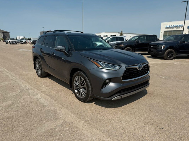2020 Toyota Highlander Hybrid Limited in Cars & Trucks in Saskatoon