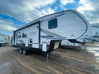 2023 Palomino Puma 265RDS 5th wheel with slide- Rear dinette