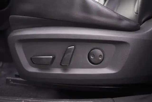 2021 Nissan Rogue SV AWD, Panoramic roof, Electric Seats, Apple  in Cars & Trucks in Mississauga / Peel Region - Image 12