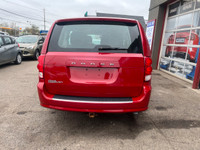 LOOKING FOR A FAMILY VAN THAT'S CLEAN AND ACCIDENT FREE. HERE IS ONE THAT LOOKS AND DRIVES GREAT AND... (image 4)