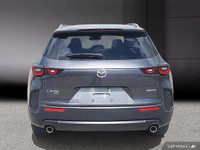 Le Mazda CX-50 GS-L 2023 est un VUS compact au positionnement bien équilibré : il embarque un moteur... (image 5)