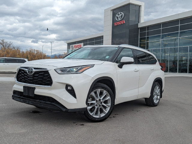 2021 Toyota Highlander Limited - Sunroof - Leather Seats in Cars & Trucks in Cranbrook