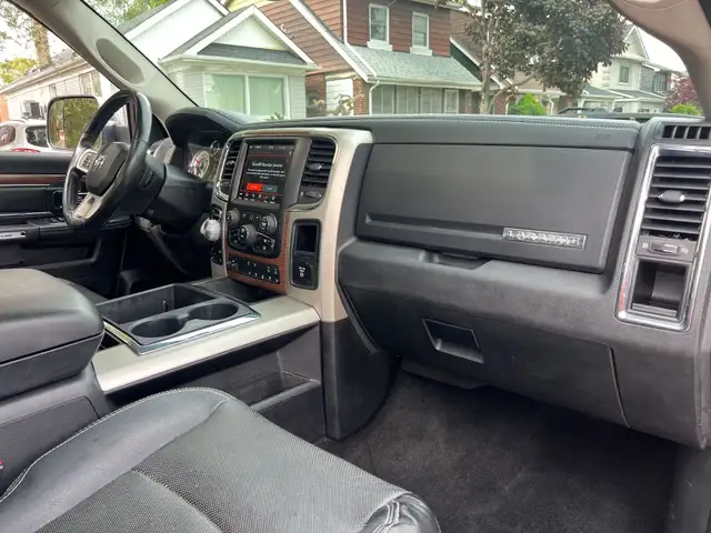 2014 Ram 1500 4WD Crew Cab 140.5" Laramie in Cars & Trucks in City of Toronto - Image 17