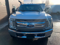 - 2017 Ford Super Duty F-450 XLT FLAT DECK - 6.7L V8 Powerstroke Diesel - 195,601 KM - DRW - 4X4 - 8... (image 6)