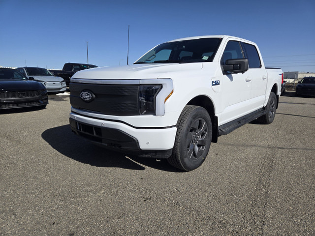 2025 Ford F-150 Lightning FLASH | MAX TOW PKG | MOBILE PWR CORD  in Cars & Trucks in Calgary - Image 3