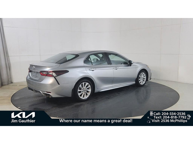  2022 Toyota Camry SE, Accident Free, Adaptive Cruise in Cars & Trucks in Winnipeg - Image 3