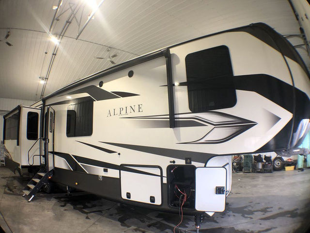 2022 Keystone Alpine 3720MD in Travel Trailers & Campers in Edmonton
