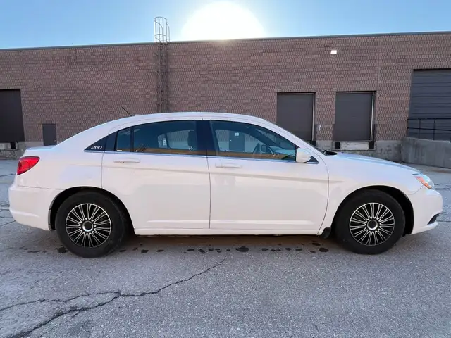 2013 Chrysler 200 LX 4dr Sedan Automatic in Cars & Trucks in Mississauga / Peel Region - Image 16