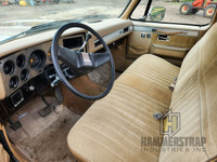 1985 Chevrolet C10 1/2 Ton 2WD Square Body Pickup Truck Fully loaded Excellent paint, clean inside a... (image 7)