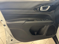 Former Ontario Chrysler Demo Vehicle**Clean Car Fax**Jeep**Compass**Altitude**4x4**2.4L **Automatic*... (image 8)