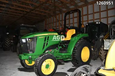 AS NEW! 2022 JOHN DEERE 3035D, 4WD, ROLLBAR, SHUTTLE, 27X8.50-15 FRONT RUBBER & 41X14.00-20 REAR RUB...