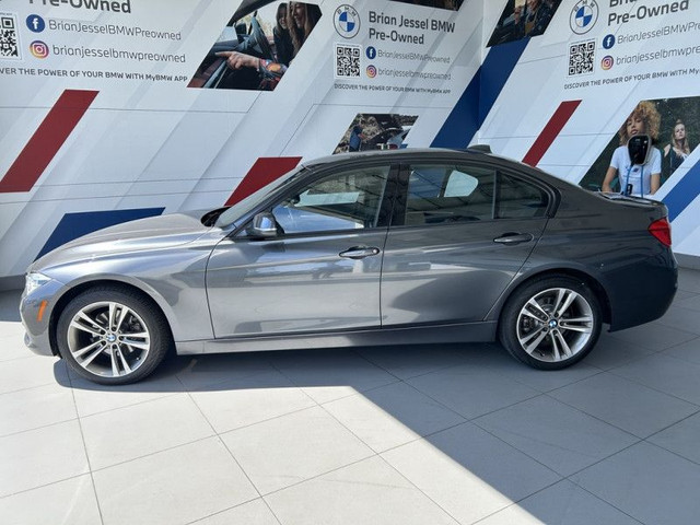 2018 BMW 3 Series 330i xDrive Sedan in Cars & Trucks in Vancouver - Image 2