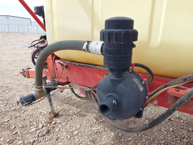 Hardi 97 Ft T/A Sprayer TR1000 in Farming Equipment in Edmonton - Image 17