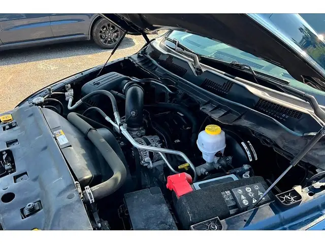 2022 Ram 1500 Classic Warlock Crew V8 | All Terrain Pkg | Alpine in Cars & Trucks in Mississauga / Peel Region - Image 34