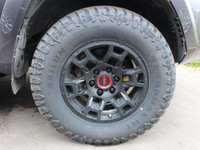 FEATURES OF THE 4Runner TRD PRO »» Off-road tuned suspension with FOX shocks »» Unique TRD PRO exter... (image 8)