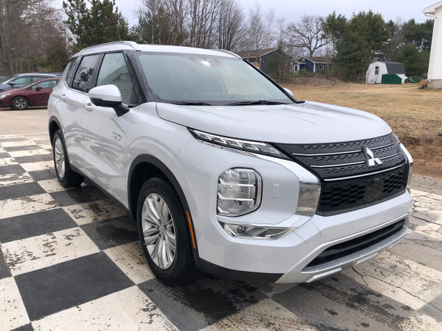 2025 Mitsubishi OUTLANDER PHEV LE S-AWC in Cars & Trucks in Annapolis Valley - Image 3