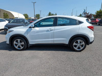 LOW KMS! HR-V AWD, FULLY LOADED, BACKUP CAMERA, POWER WINDOWS, LOCKS, A/C, TILT, CRUISE, ALLOY WHEEL... (image 2)