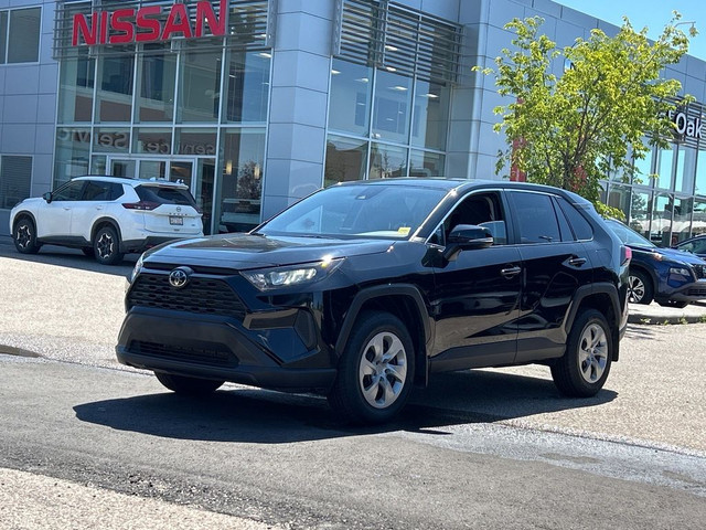 2023 Toyota RAV4 LE AWD - BACK UP CAMERA / NO ACCIDENTS in Cars & Trucks in Calgary - Image 2