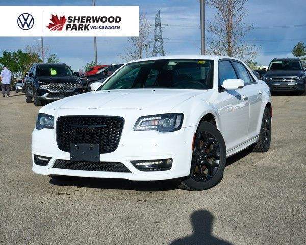 2022 Chrysler 300 Touring L | Awd | Backup Cam | Blindspot in Cars & Trucks in Strathcona County - Image 2