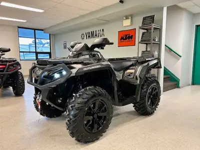 THIS NEXT TO NEW (ONLY 62 KMS) 2023 CAN-AM OUTLANDER 850 XT COMES EQUIPPED WITH: -A 850cc FUEL INJEC...