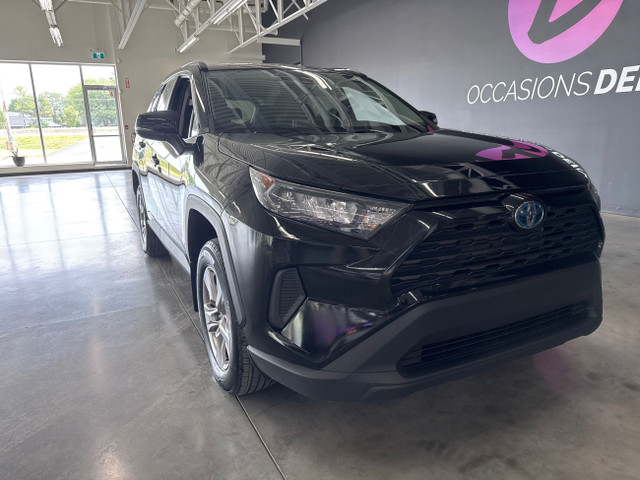 2023 Toyota RAV4 LE HYBRIDE SIÈGES CHAUFFANTS CAMÉRA DE RECUL in Cars & Trucks in Saint-Jean-sur-Richelieu - Image 2