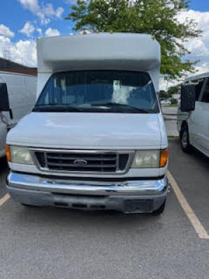 2004 Ford Econoline E-350 Super Duty WB DRW in Cars & Trucks in Mississauga / Peel Region - Image 2