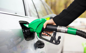 Saving on fuel while eco-driving. Read our 10 tips! 