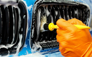 Car-detailing deep cleaning grille