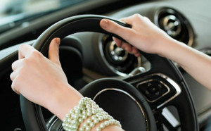 hands on a steering wheel test driving | kijiji Autos