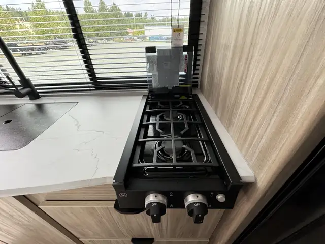 2025 Winnebago M-SERIES 2326MBBH in Travel Trailers & Campers in Terrace - Image 17