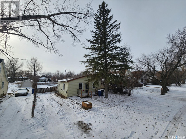 73 3rd AVENUE E Central Butte, Saskatchewan in Houses for Sale in Moose Jaw - Image 4