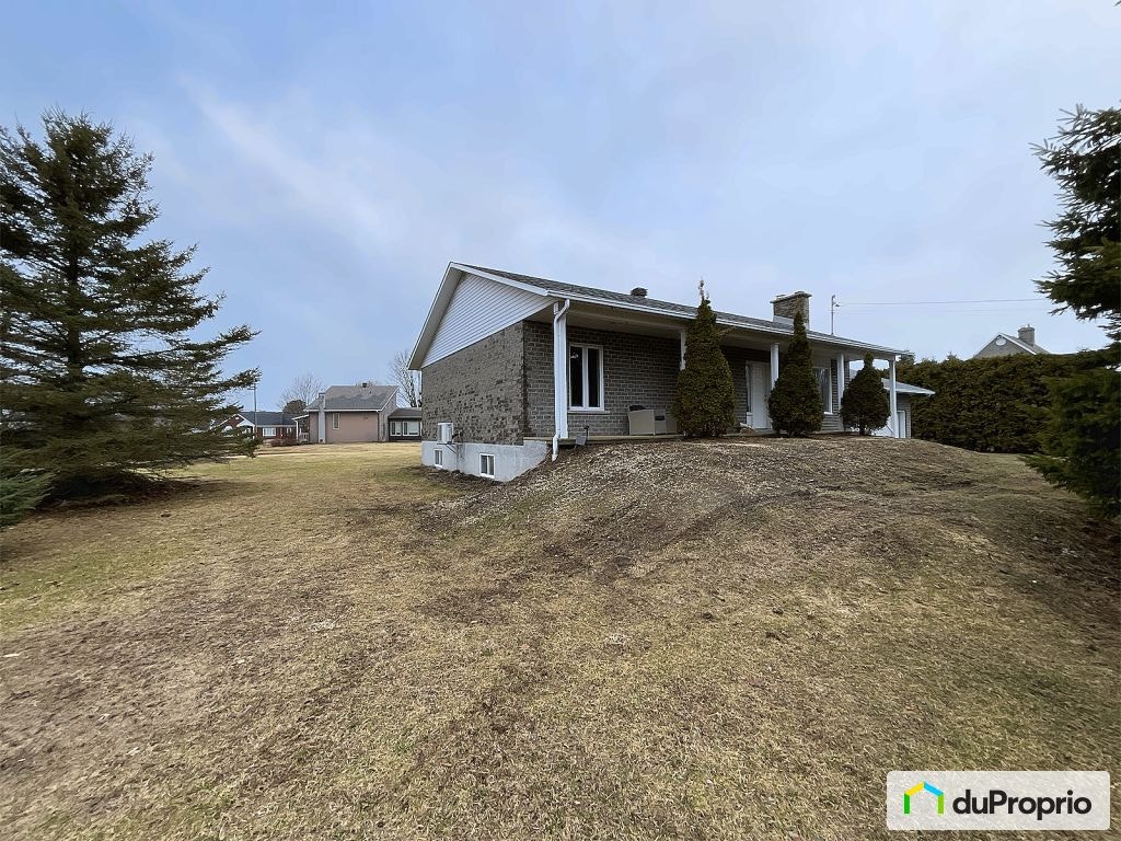 $615,000 - Bungalow for sale in Granby — photo 1