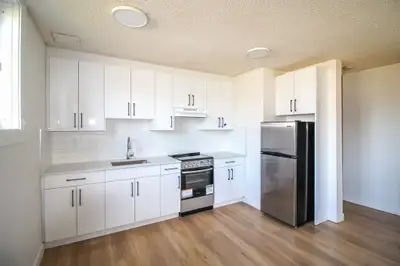 1 Bedroom Eagle at Royal Apartments - 3615 119th - Royal Apartme