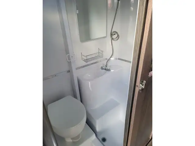 2025 Northern Lite Limited Edition 10-2EXLEDB Face-to-Face Dinet in Travel Trailers & Campers in Penticton - Image 16