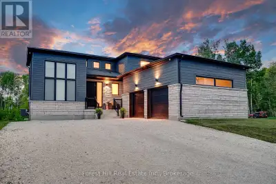 Pure Gold on Goldie! The ultimate Blue Mountain lifestyle opportunity in the coveted Bayside Communi...