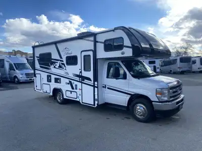 EAST TO WEST Entrada Class C gas motorhome 2000NS highlights: 60in.in. x 80in.in. Bunk Over Cab Rear...