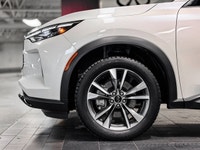 The 2024 INFINITI QX60 LUXE is the volume-leader of the Canadian lineup, striking a balance between... (image 7)