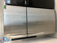 8228- Réfrigérateur Whirlpool congélateur en haut Stainless top
