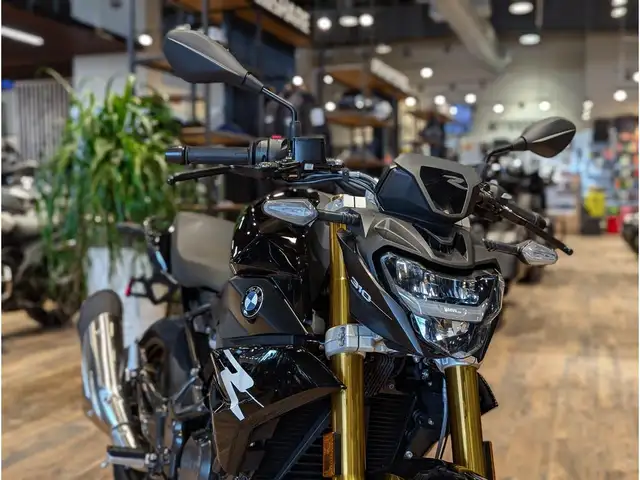 2025 BMW G 310 R // Cosmic Black in Sport Bikes in Winnipeg - Image 4