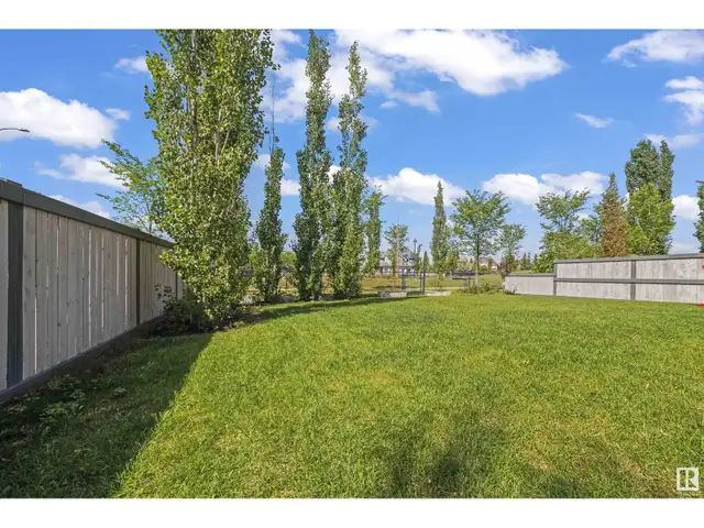 8996 24 AV SW Edmonton, Alberta62865715167617124