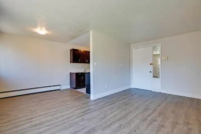 Charming 2 Bedroom Apartment for Rent in Whitby in Long Term Rentals in Oshawa / Durham Region - Image 7